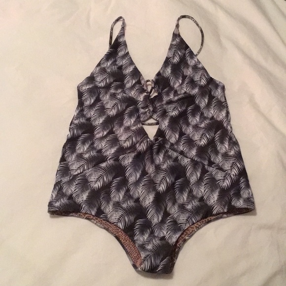 SOLD- Acacia society bikini exclusive palm kokomo - Picture 2 of 7